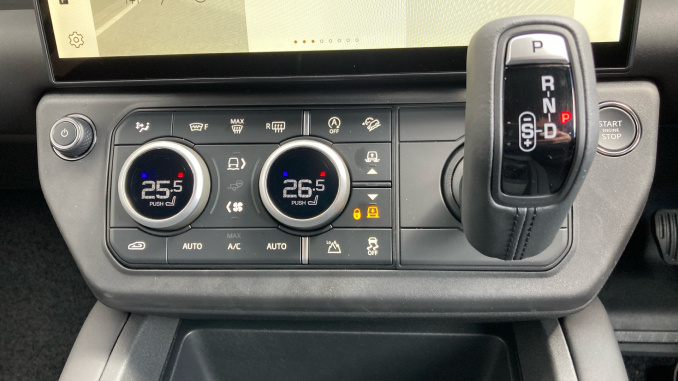 Land Rover Defender 3.0 D350 Trophy Edition Deep Sandglow 110 5dr Auto Diesel Estate - Image 41